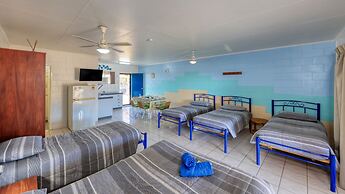 Ash's Holiday Units & Cafe