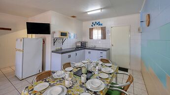 Ash's Holiday Units & Cafe