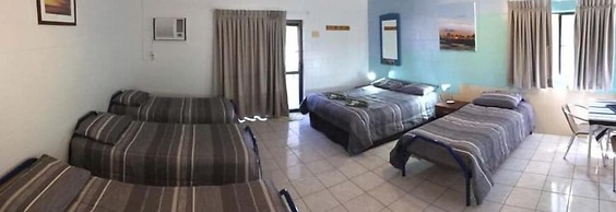 Ash's Holiday Units & Cafe