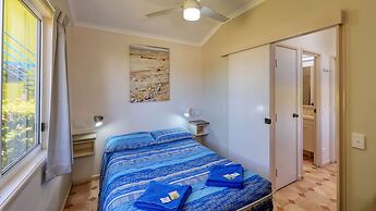 Ash's Holiday Units & Cafe