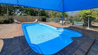 Ash's Holiday Units & Cafe