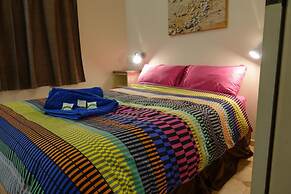 Ash's Holiday Units & Cafe