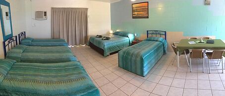 Ash's Holiday Units & Cafe