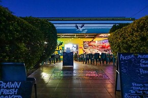 Ash's Holiday Units & Cafe