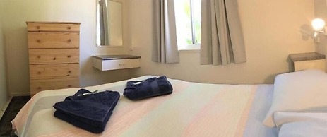 Ash's Holiday Units & Cafe