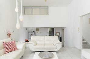 3BR Apt Steps from Sea W Parking