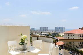 3BR Apt Steps from Sea W Parking