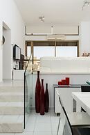 3BR Apt Steps from Sea W Parking