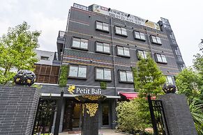 Hotel Petit Bali Garden Shin-Okubo - Adults Only