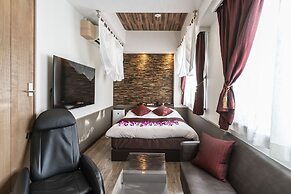 Hotel Petit Bali Garden Shin-Okubo - Adults Only