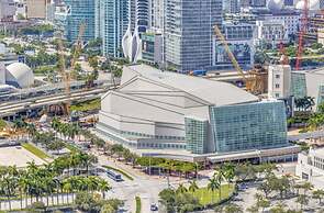 Modern and Bright Penthouse With Ocean View