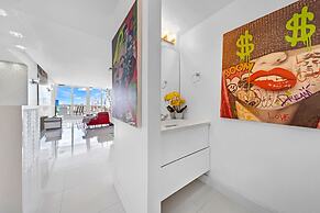 Modern and Bright Penthouse With Ocean View