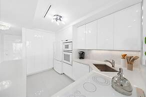 Modern and Bright Penthouse With Ocean View