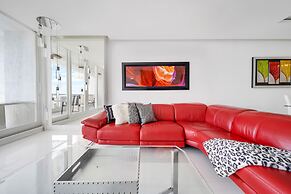 Modern and Bright Penthouse With Ocean View