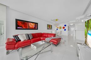 Modern and Bright Penthouse With Ocean View