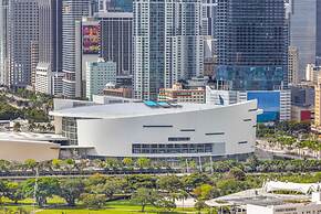 Modern and Bright Penthouse With Ocean View