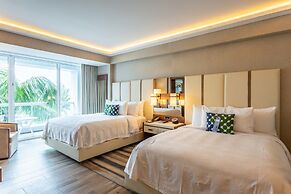 Beachfront Condo With Large Balcony