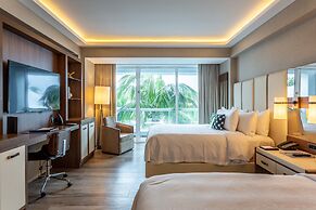 Beachfront Condo With Large Balcony