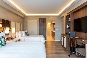 Beachfront Condo With Large Balcony