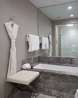 Beachfront Condo With Large Balcony