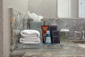 Beachfront Condo With Large Balcony