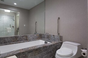 Beachfront Condo With Large Balcony