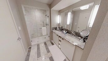 Beachfront Condo With Large Balcony