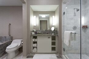 Beachfront Condo With Large Balcony