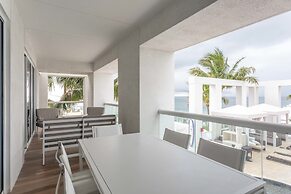 Charming Beachfront Condo With Large Balcony