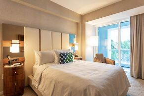 Charming Beachfront Condo With Large Balcony