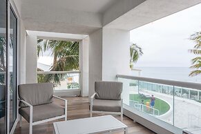Charming Beachfront Condo With Large Balcony