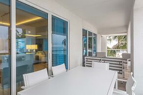 Charming Beachfront Condo With Large Balcony
