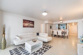 Stunning Balcony Views 3 Bedroom