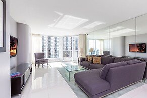 Sea-view Romantic Suite Minutes From the Beach