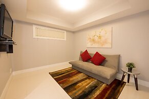 Sea-view Romantic Suite Minutes From the Beach