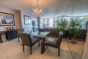 Sea-view Romantic Suite Minutes From the Beach