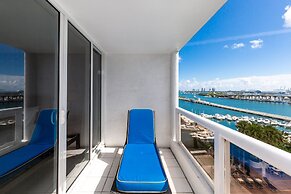 Sea-view Romantic Suite Minutes From the Beach