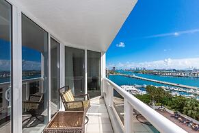 Sea-view Romantic Suite Minutes From the Beach