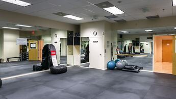 Sea-view Romantic Suite Minutes From the Beach