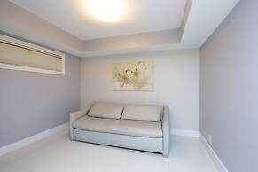 Sea-view Romantic Suite Minutes From the Beach