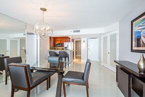 Sea-view Romantic Suite Minutes From the Beach