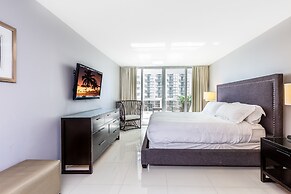 Sea-view Romantic Suite Minutes From the Beach