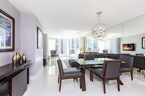 Sea-view Romantic Suite Minutes From the Beach