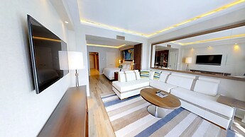 Luxury Condo on the Beach