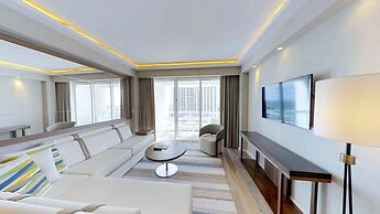 Luxury Condo on the Beach