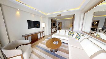 Luxury Condo on the Beach