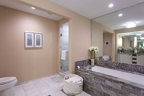 Luxury Condo on the Beach