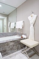 Oceanview Condo in Central Beach