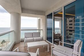 Oceanview Condo in Central Beach