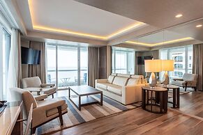 Oceanview Condo in Central Beach